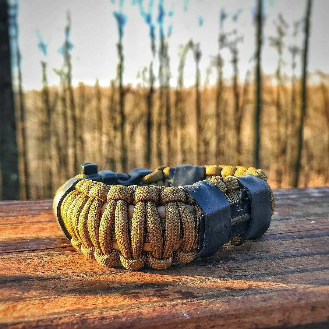 Camper Strap - Outdoor, Hike, & Kayak ready Survival Fire Starter Paracord Bracelet. - Image 4