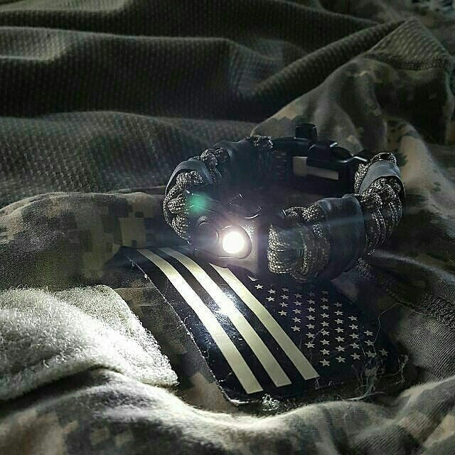 EDC Prepper - Paracord Bracelet Urban Tool Kit Equipped w/ LED Light, fire starter, blade, compass. - Image 6