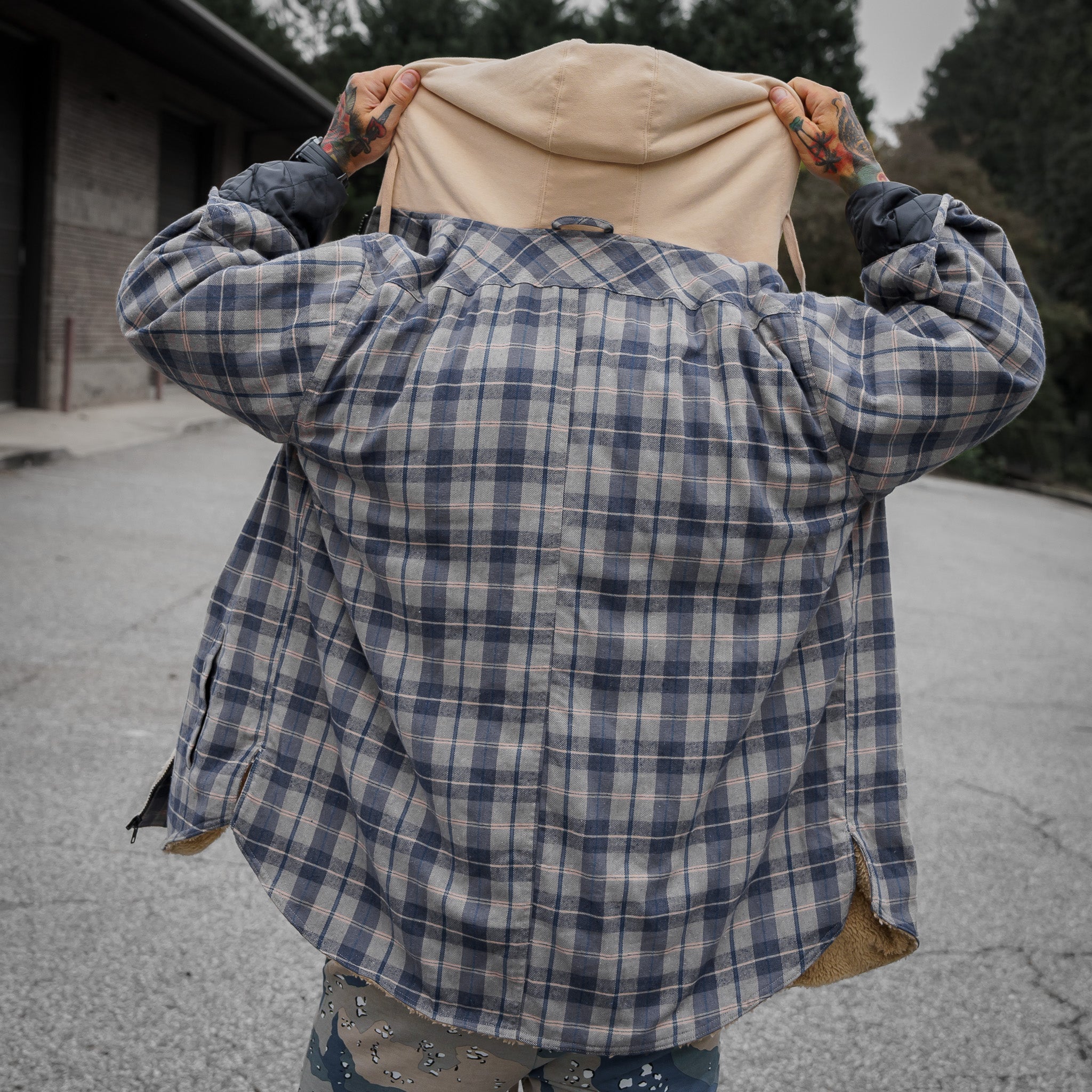 Frontier Zip Flannel with hood - Image 12